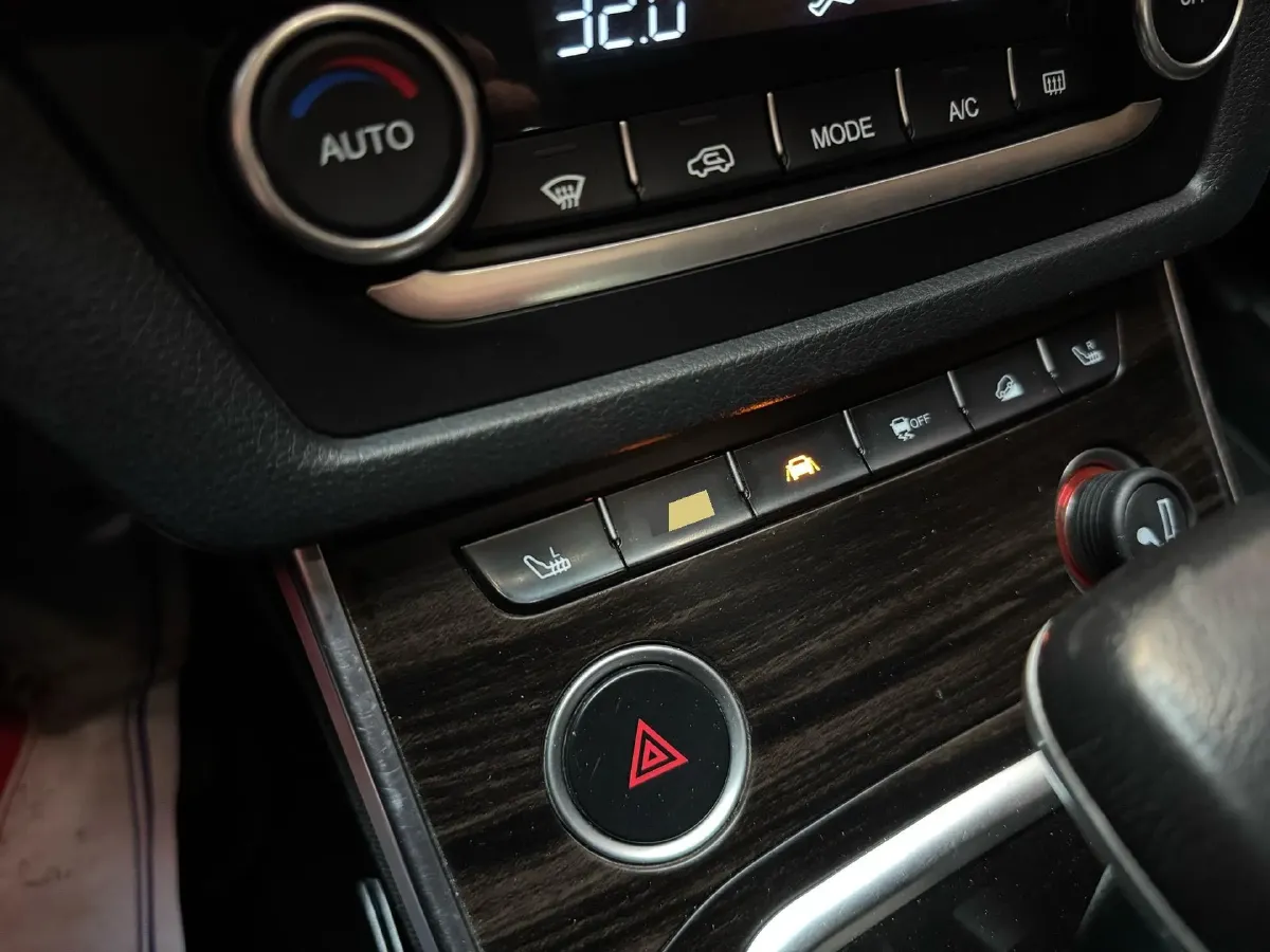 2018 Landwind X7 1.5T 163HP L4 8AT,autocango,china used car exporter,china ev exporter,chinese used car exporter,chinese used ev exporter