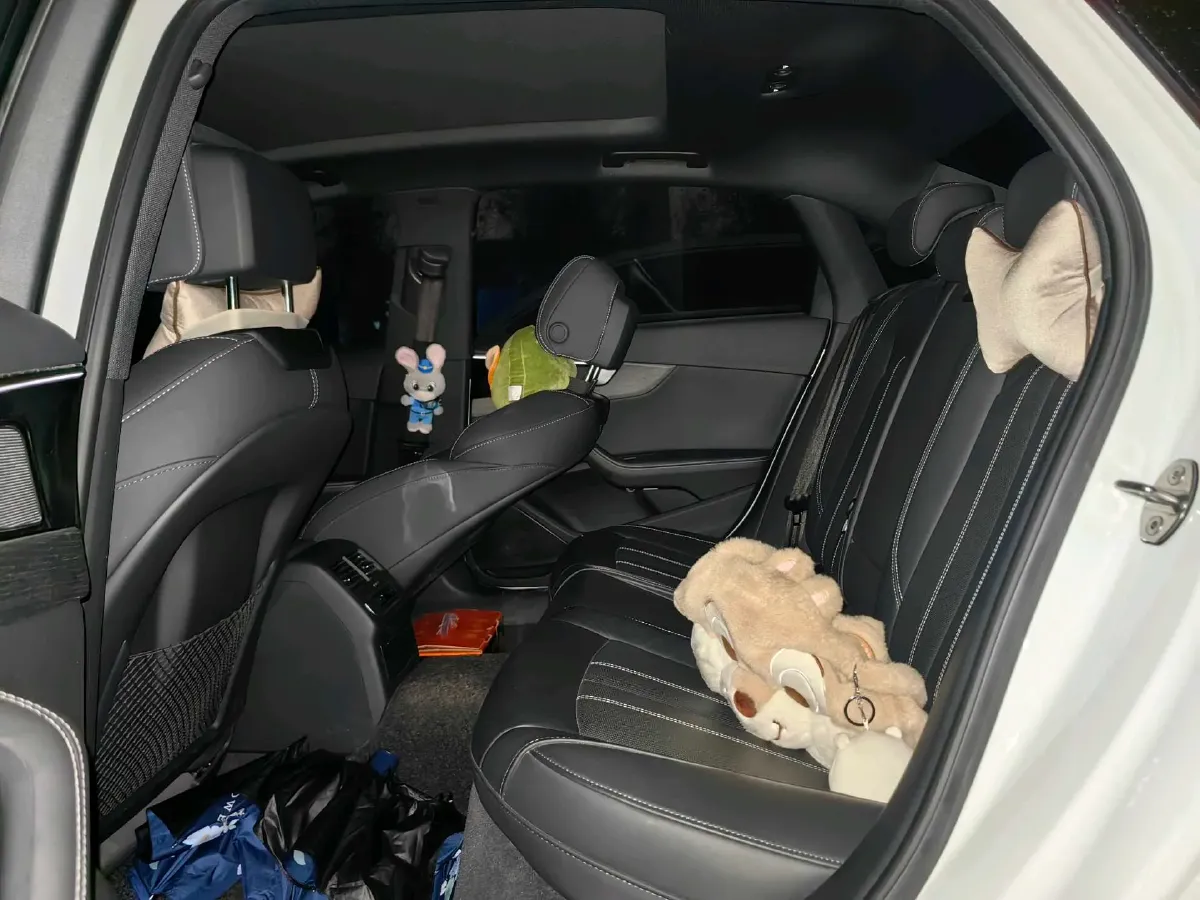 2023 Audi A4L 2.0T 190HP L4 7DCT,autocango,china used car exporter,china ev exporter,chinese used car exporter,chinese used ev exporter