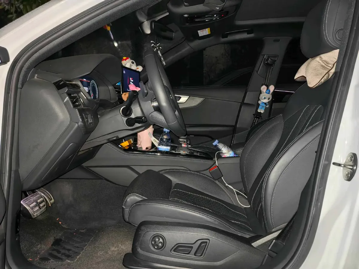 2023 Audi A4L 2.0T 190HP L4 7DCT,autocango,china used car exporter,china ev exporter,chinese used car exporter,chinese used ev exporter