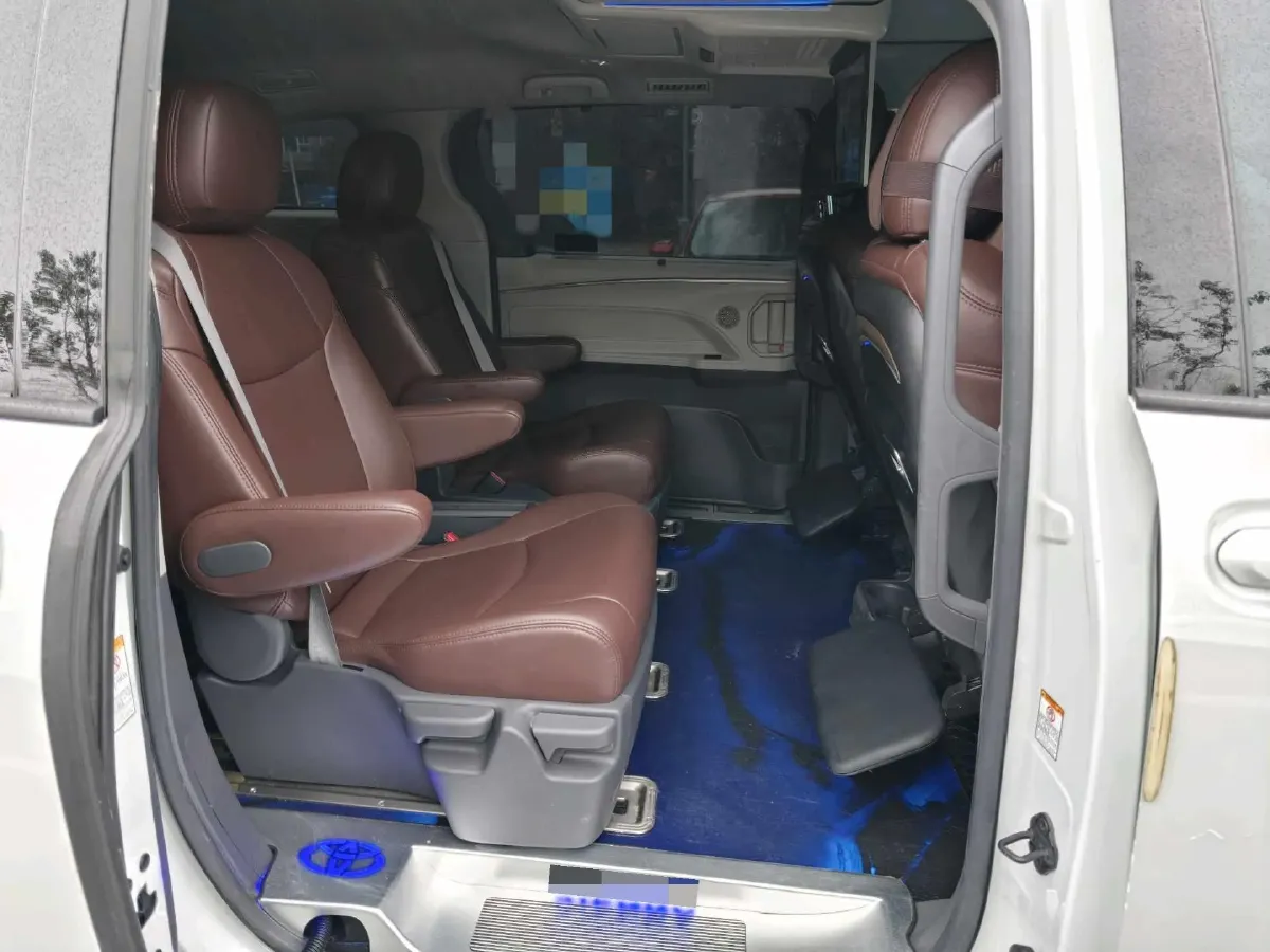 2023 Toyota Sienna 2.5L 189HP L4 E-CVT Hybrid,autocango,china used car exporter,china ev exporter,chinese used car exporter,chinese used ev exporter