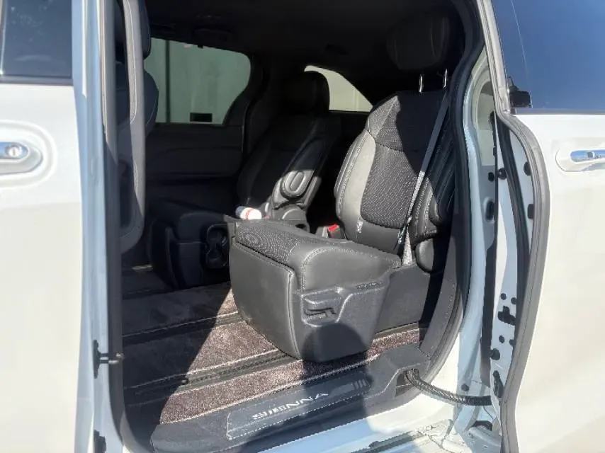 2024 Toyota Sienna 2.5L 189HP L4 E-CVT Hybrid,autocango,china used car exporter,china ev exporter,chinese used car exporter,chinese used ev exporter