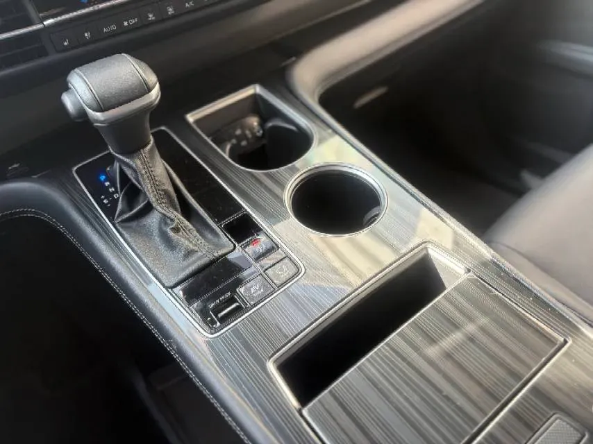 2024 Toyota Sienna 2.5L 189HP L4 E-CVT Hybrid,autocango,china used car exporter,china ev exporter,chinese used car exporter,chinese used ev exporter