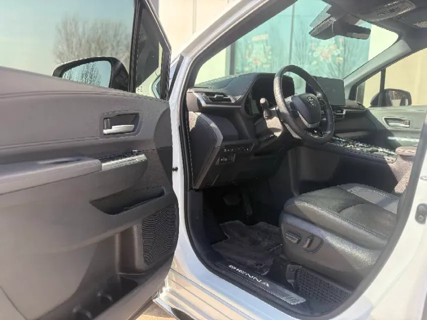 2024 Toyota Sienna 2.5L 189HP L4 E-CVT Hybrid,autocango,china used car exporter,china ev exporter,chinese used car exporter,chinese used ev exporter