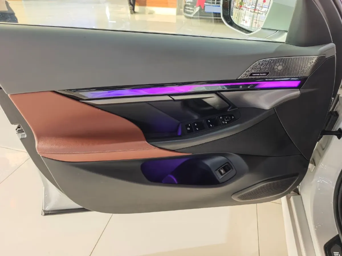 2025 BMW i5 BEV 96.96KWH,autocango,china used car exporter,china ev exporter,chinese used car exporter,chinese used ev exporter