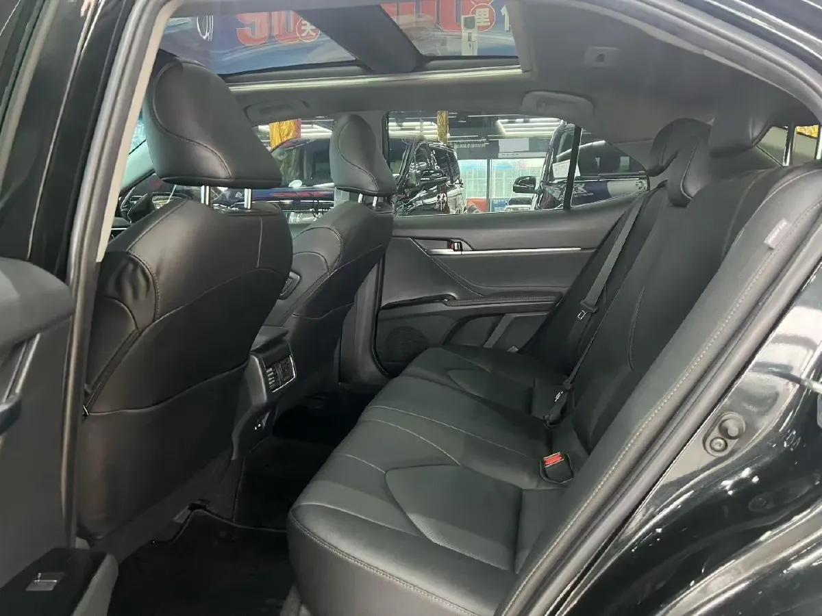 2021 Toyota Camry 2.5L 209HP L4 8AT,autocango,china used car exporter,china ev exporter,chinese used car exporter,chinese used ev exporter