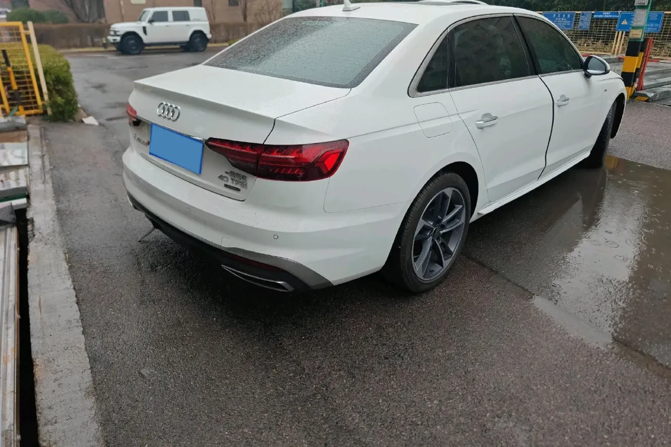 2024 Audi A4L 2.0T 190HP L4 7DCT,autocango,china used car exporter,china ev exporter,chinese used car exporter,chinese used ev exporter