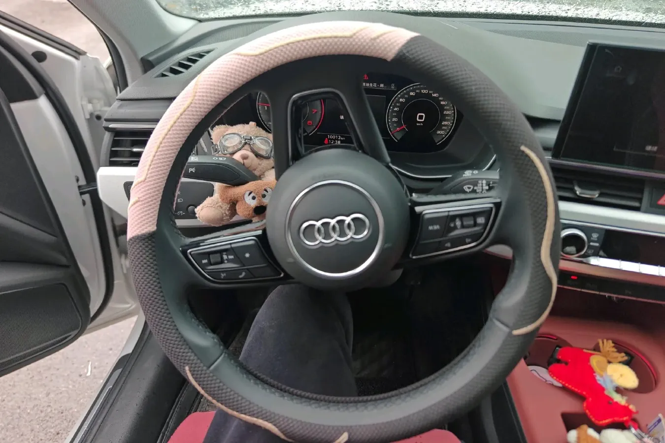 2024 Audi A4L 2.0T 190HP L4 7DCT,autocango,china used car exporter,china ev exporter,chinese used car exporter,chinese used ev exporter