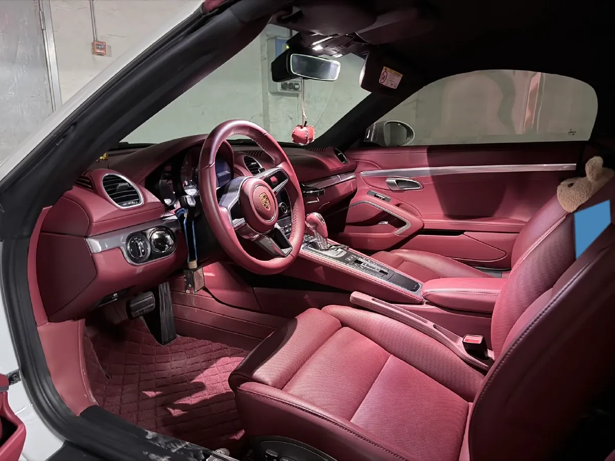 2023 Porsche 718 2.0T 250HP H4 7DCT,autocango,china used car exporter,china ev exporter,chinese used car exporter,chinese used ev exporter