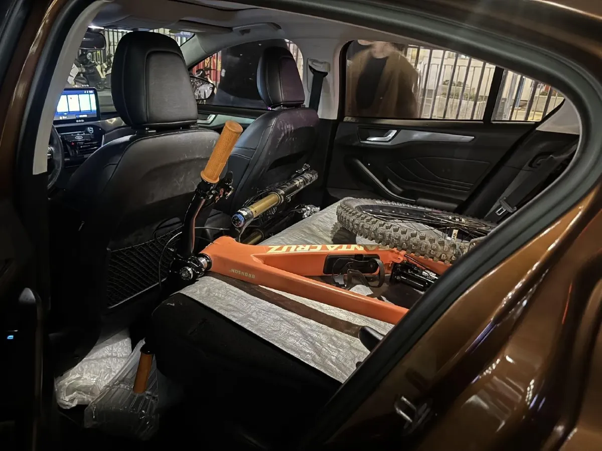 2020 Ford Focus Active 1.5T 174HP L3 8AT,autocango,china used car exporter,china ev exporter,chinese used car exporter,chinese used ev exporter