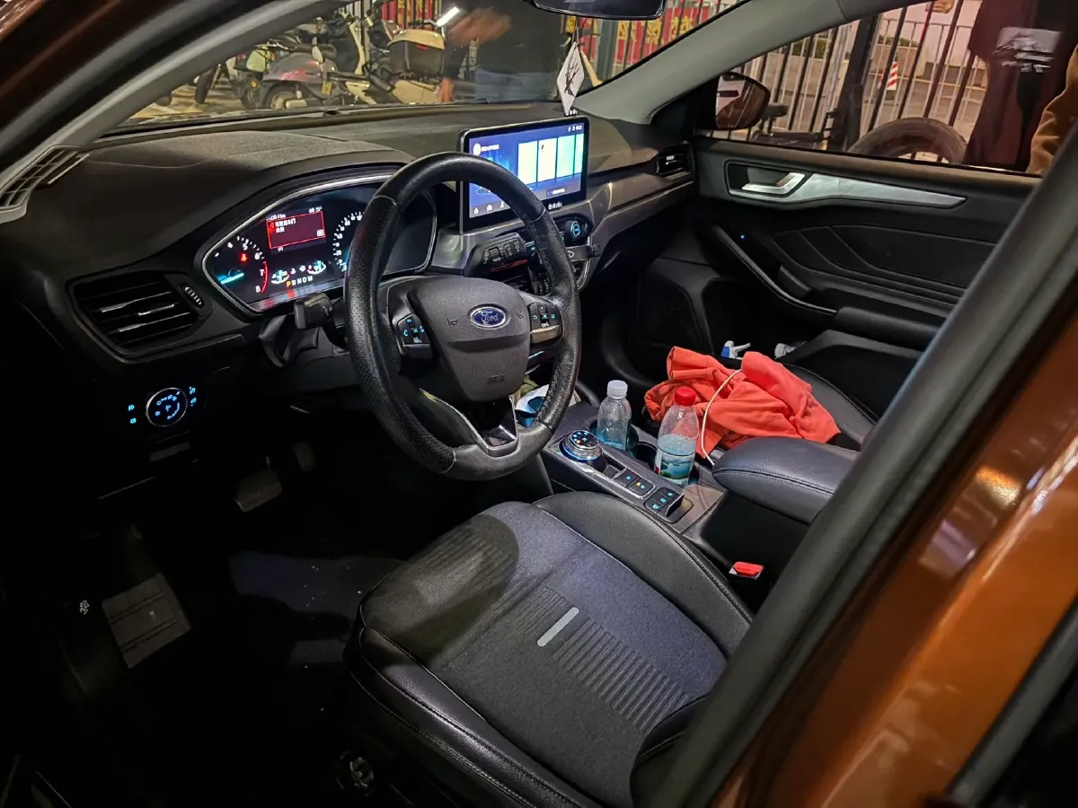2020 Ford Focus Active 1.5T 174HP L3 8AT,autocango,china used car exporter,china ev exporter,chinese used car exporter,chinese used ev exporter