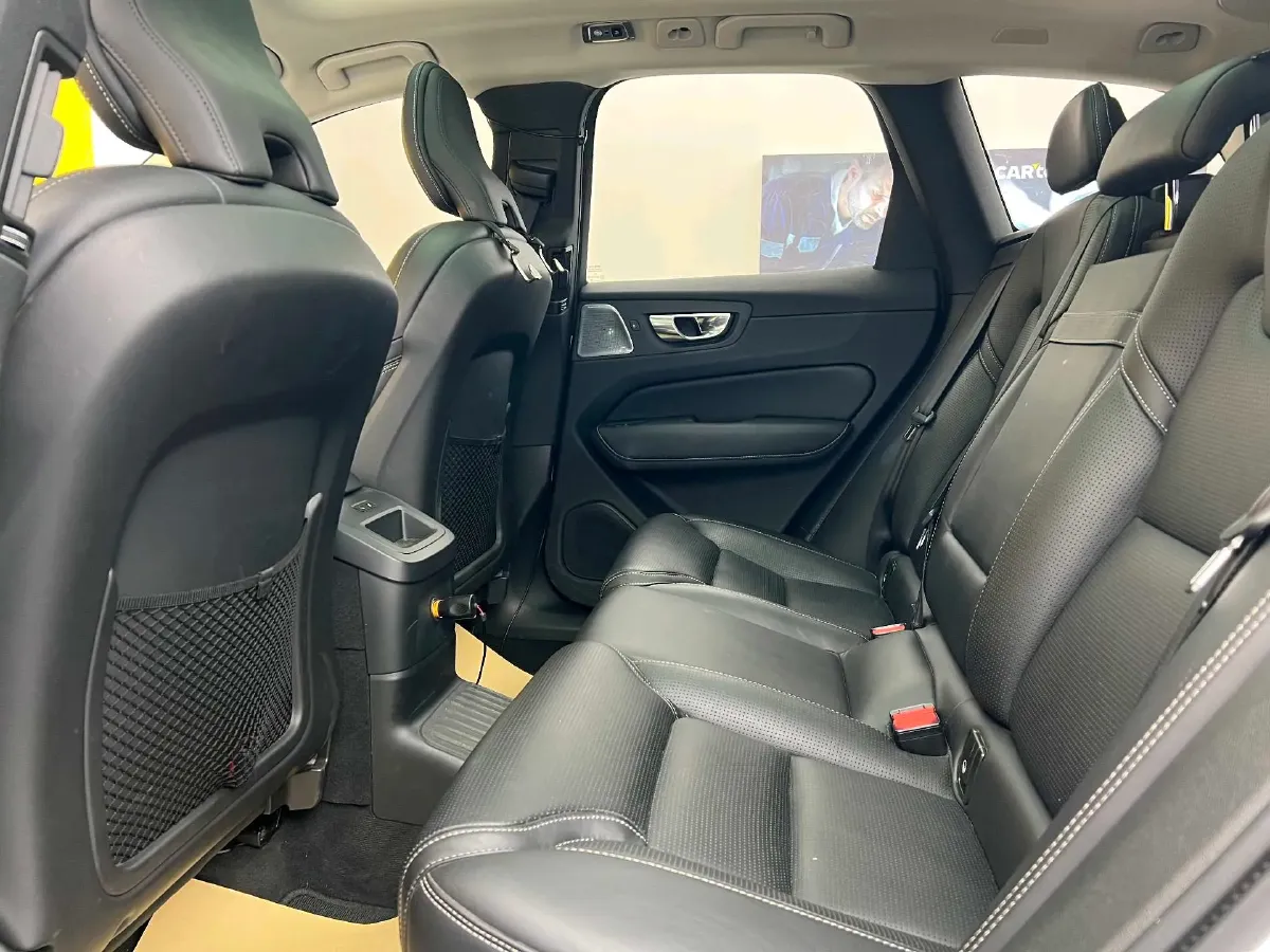 2019 Volvo XC60 PHEV 2.0T 320HP L4 8AT PHEV 10.1KWH,autocango,china used car exporter,china ev exporter,chinese used car exporter,chinese used ev exporter