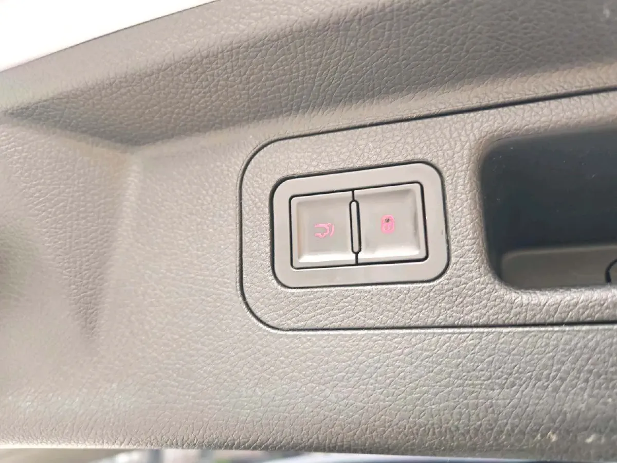 2022 Geely JiaJi 1.5T 177HP L3 7DCT PHEV 15.5KWH,autocango,china used car exporter,china ev exporter,chinese used car exporter,chinese used ev exporter