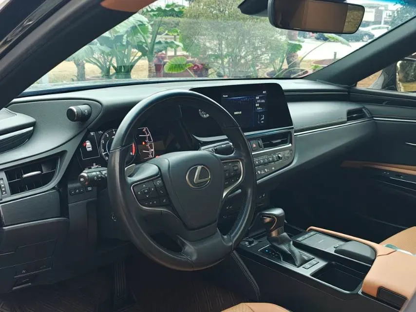 2021 Lexus ES 2.5L 207HP L4 8AT,autocango,china used car exporter,china ev exporter,chinese used car exporter,chinese used ev exporter