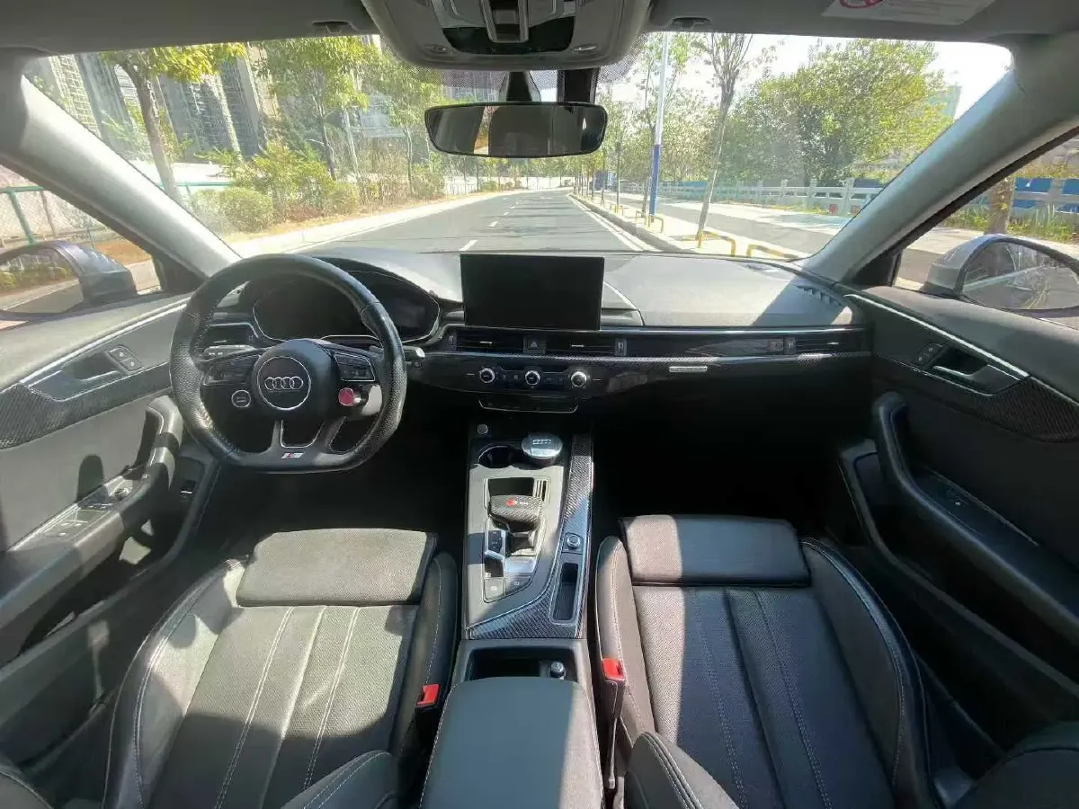 2022 Audi A4L 2.0T 190HP L4 7DCT,autocango,china used car exporter,china ev exporter,chinese used car exporter,chinese used ev exporter