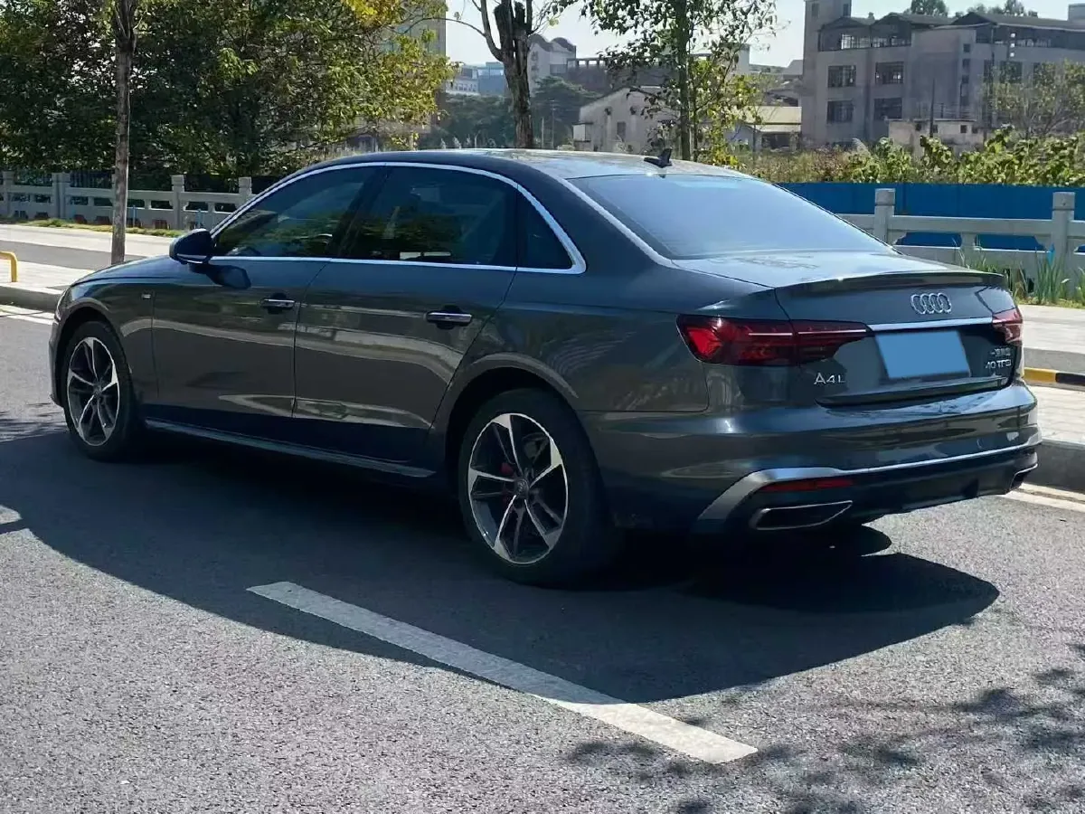 2022 Audi A4L 2.0T 190HP L4 7DCT,autocango,china used car exporter,china ev exporter,chinese used car exporter,chinese used ev exporter