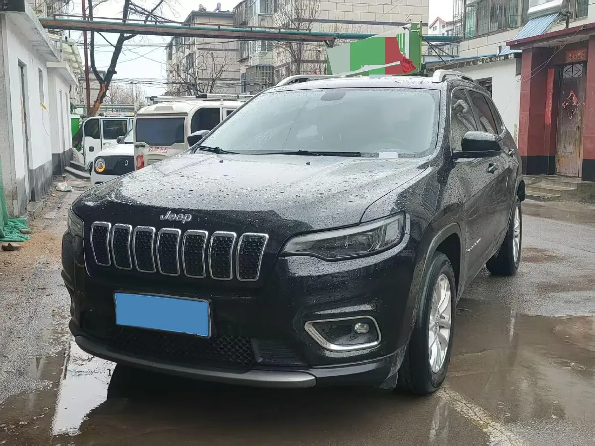 2019 Jeep Cherokee 2.0T 234HP L4 9AT,autocango,china used car exporter,china ev exporter,chinese used car exporter,chinese used ev exporter