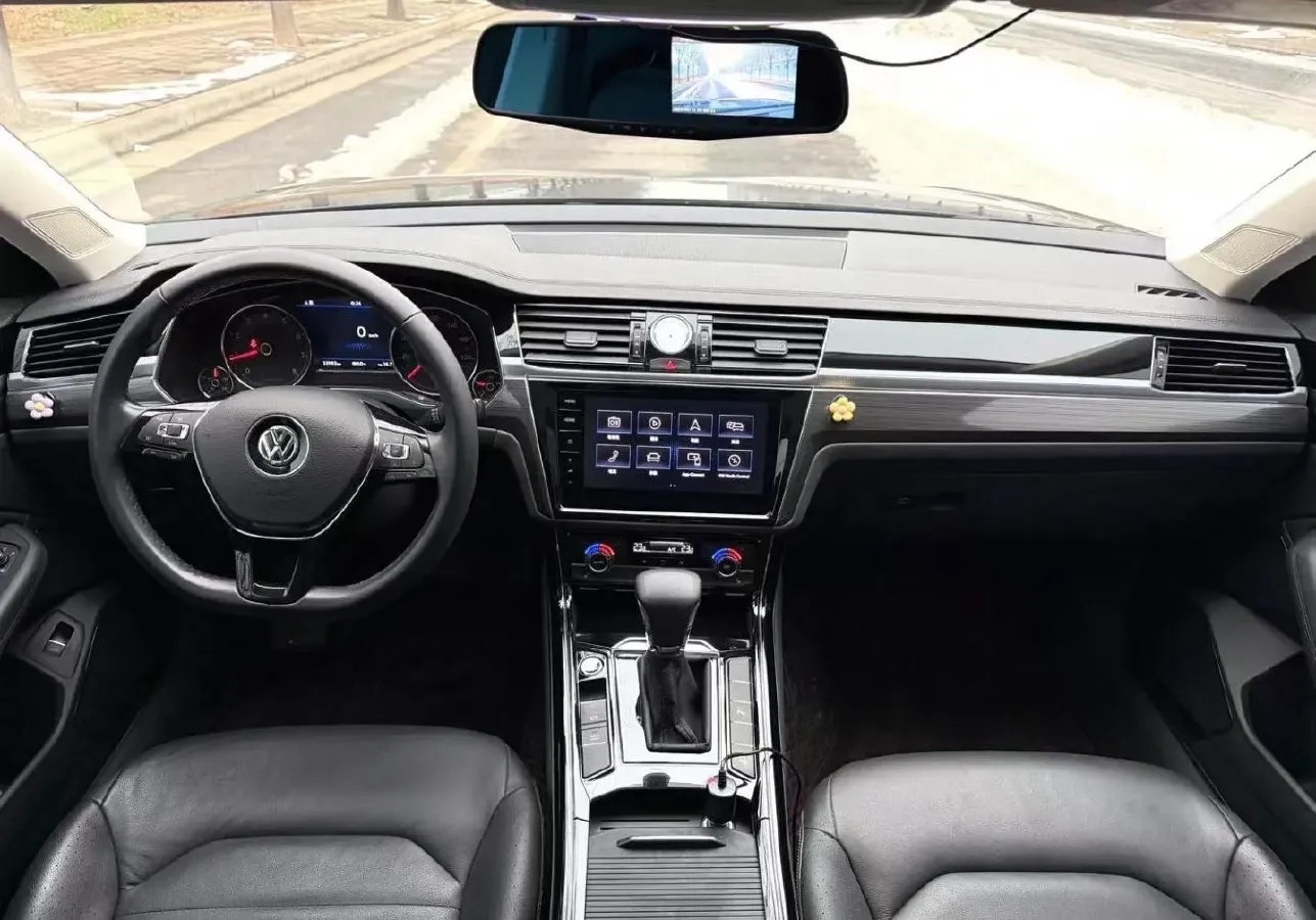 2019 Volkswagen Phideon 2.0T 224HP L4 7DCT,autocango,china used car exporter,china ev exporter,chinese used car exporter,chinese used ev exporter