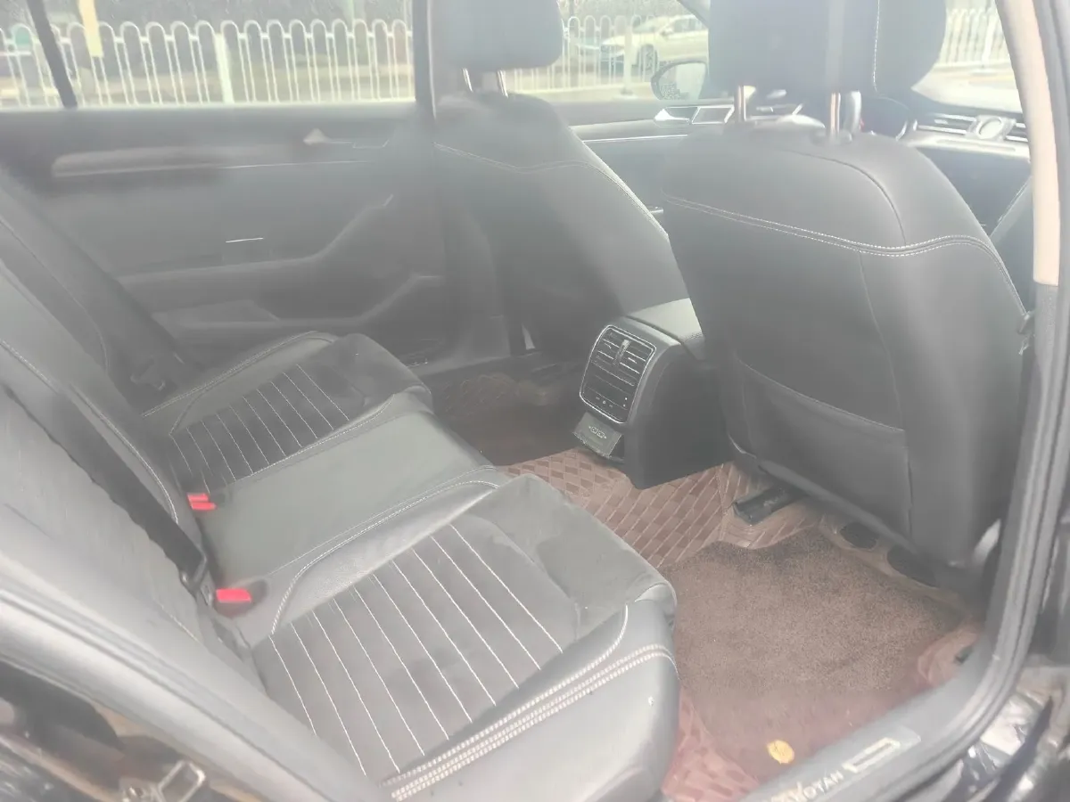 2020 Volkswagen Magotan 2.0T 186HP L4 7DCT,autocango,china used car exporter,china ev exporter,chinese used car exporter,chinese used ev exporter