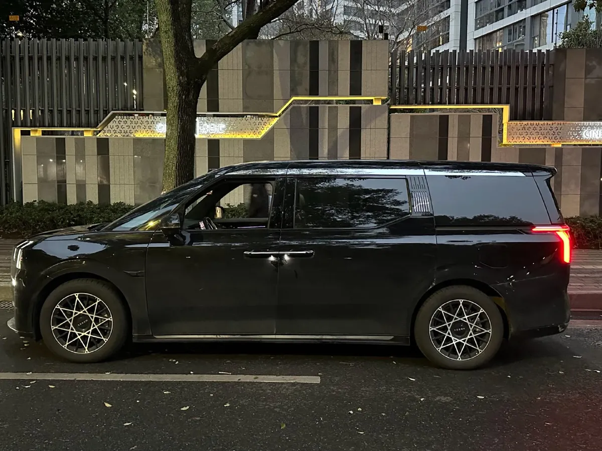 2024 Zeekr 009 BEV 108KWH,autocango,china used car exporter,china ev exporter,chinese used car exporter,chinese used ev exporter