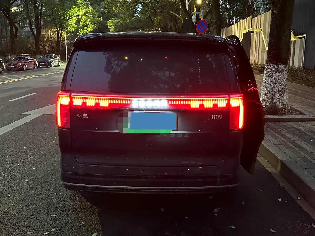 2024 Zeekr 009 BEV 108KWH,autocango,china used car exporter,china ev exporter,chinese used car exporter,chinese used ev exporter