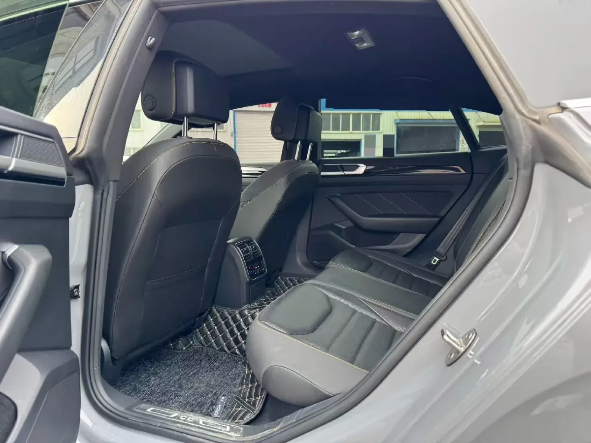 2021 Volkswagen CC 2.0T 220HP L4 7DCT,autocango,china used car exporter,china ev exporter,chinese used car exporter,chinese used ev exporter