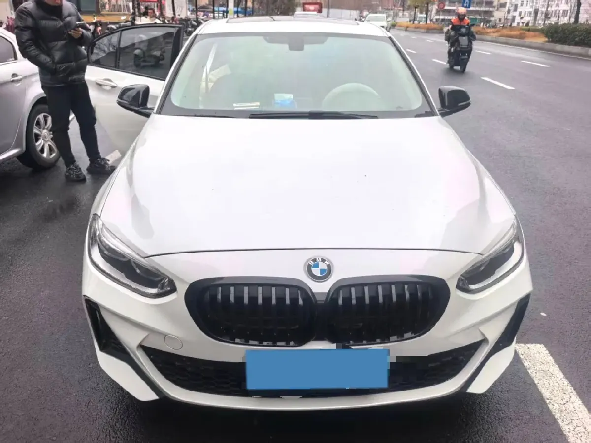 2021 BMW 1 Series 1.5T 140HP L3 7DCT,autocango,china used car exporter,china ev exporter,chinese used car exporter,chinese used ev exporter
