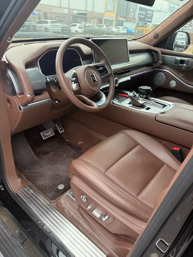 2024 Tank 700 3.0T 360HP V6 9AT PHEV 37.1KWH,autocango,china used car exporter,china ev exporter,chinese used car exporter,chinese used ev exporter