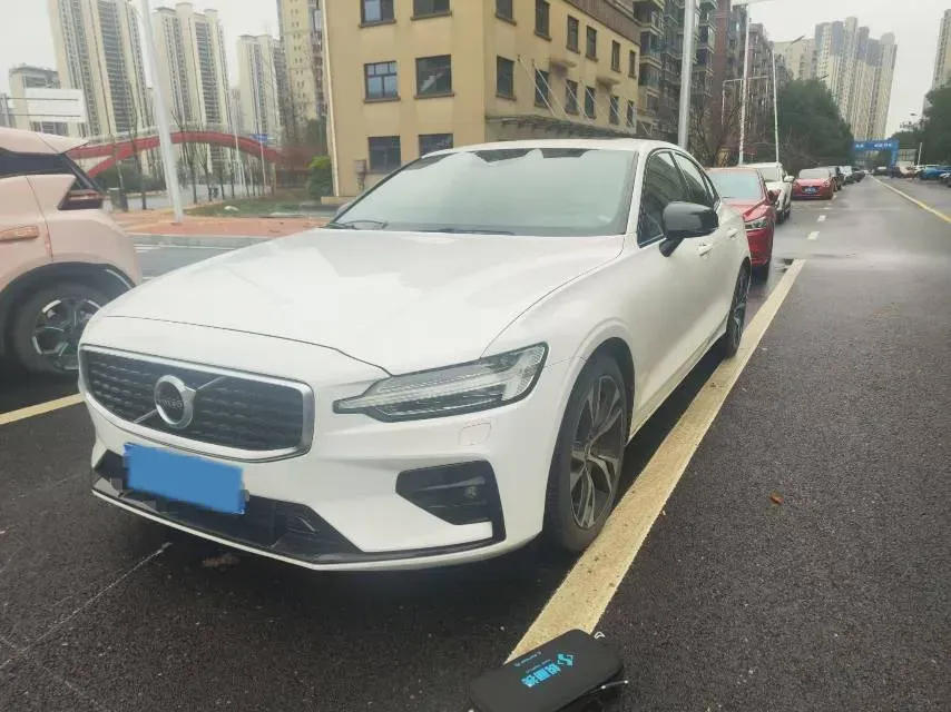 2020 Volvo S60 2.0T 250HP L4 8AT,autocango,china used car exporter,china ev exporter,chinese used car exporter,chinese used ev exporter