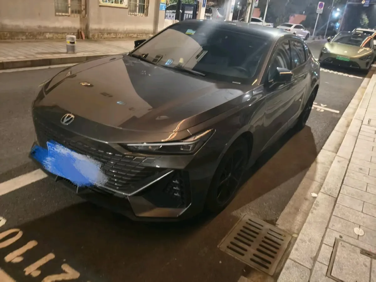 2023 ChangAn UNI-V 1.5T 188HP L4 7DCT,autocango,china used car exporter,china ev exporter,chinese used car exporter,chinese used ev exporter