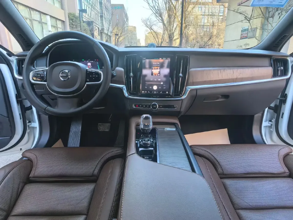 2023 Volvo V90 2.0T 250HP L4 8AT,autocango,china used car exporter,china ev exporter,chinese used car exporter,chinese used ev exporter