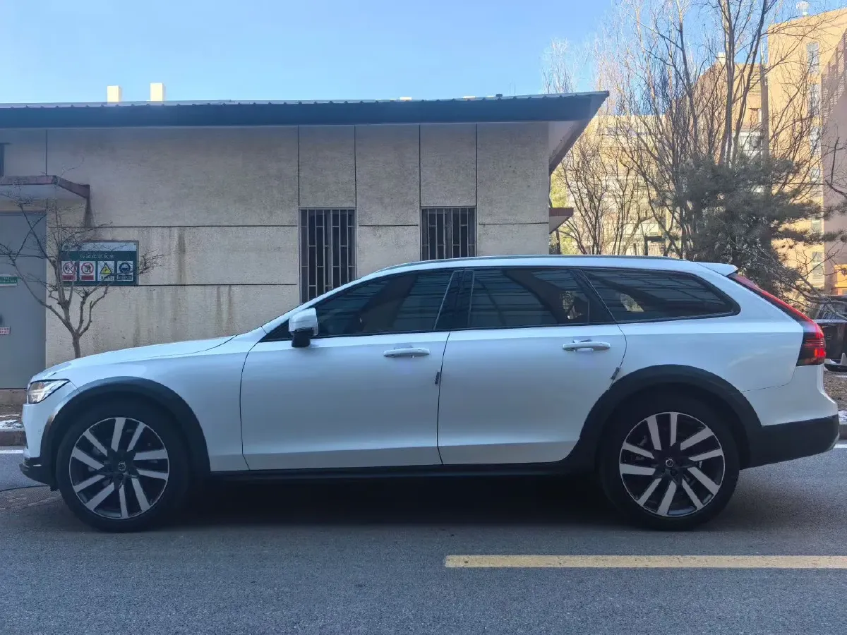 2023 Volvo V90 2.0T 250HP L4 8AT,autocango,china used car exporter,china ev exporter,chinese used car exporter,chinese used ev exporter