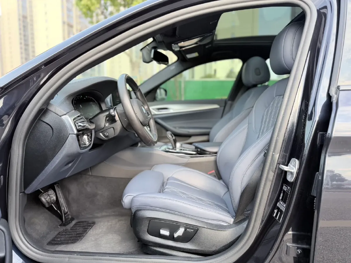 2020 BMW 5 Series 2.0T 184HP L4 8AT,autocango,china used car exporter,china ev exporter,chinese used car exporter,chinese used ev exporter