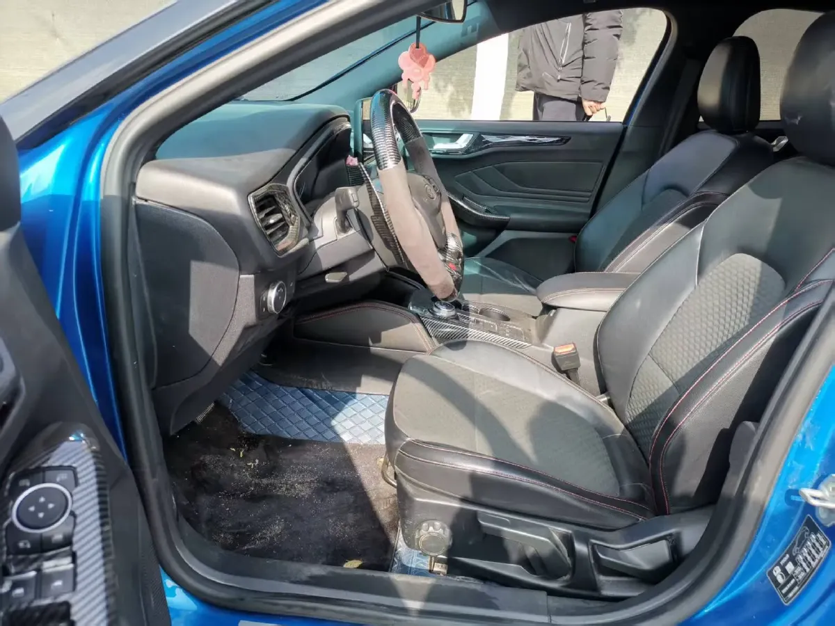 2020 Ford Focus 1.5T 174HP L3 8AT,autocango,china used car exporter,china ev exporter,chinese used car exporter,chinese used ev exporter