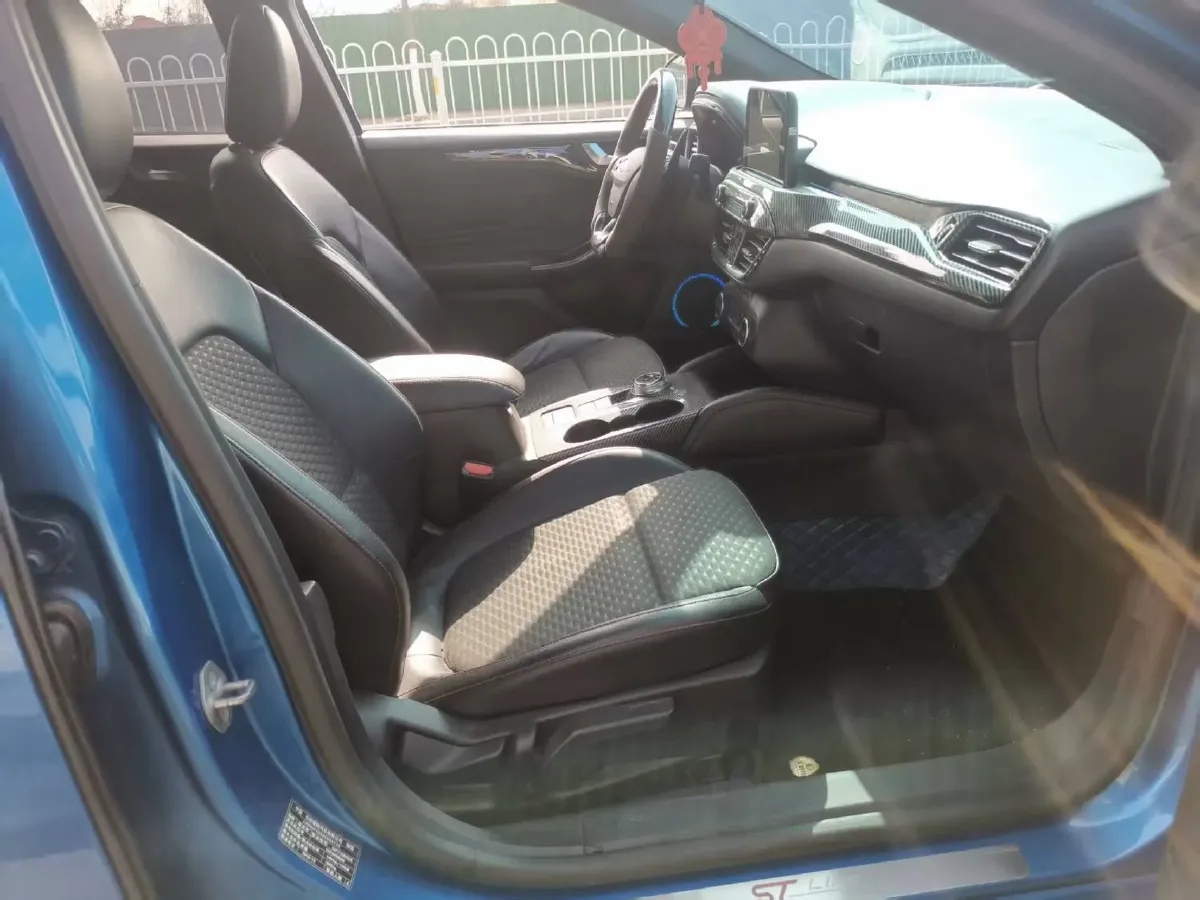 2020 Ford Focus 1.5T 174HP L3 8AT,autocango,china used car exporter,china ev exporter,chinese used car exporter,chinese used ev exporter