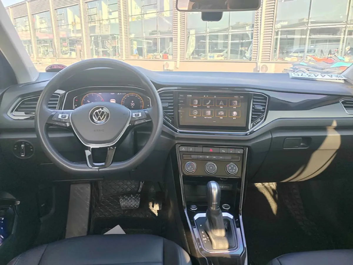 2023 Volkswagen T-Roc 1.4T 150HP L4 7DCT,autocango,china used car exporter,china ev exporter,chinese used car exporter,chinese used ev exporter