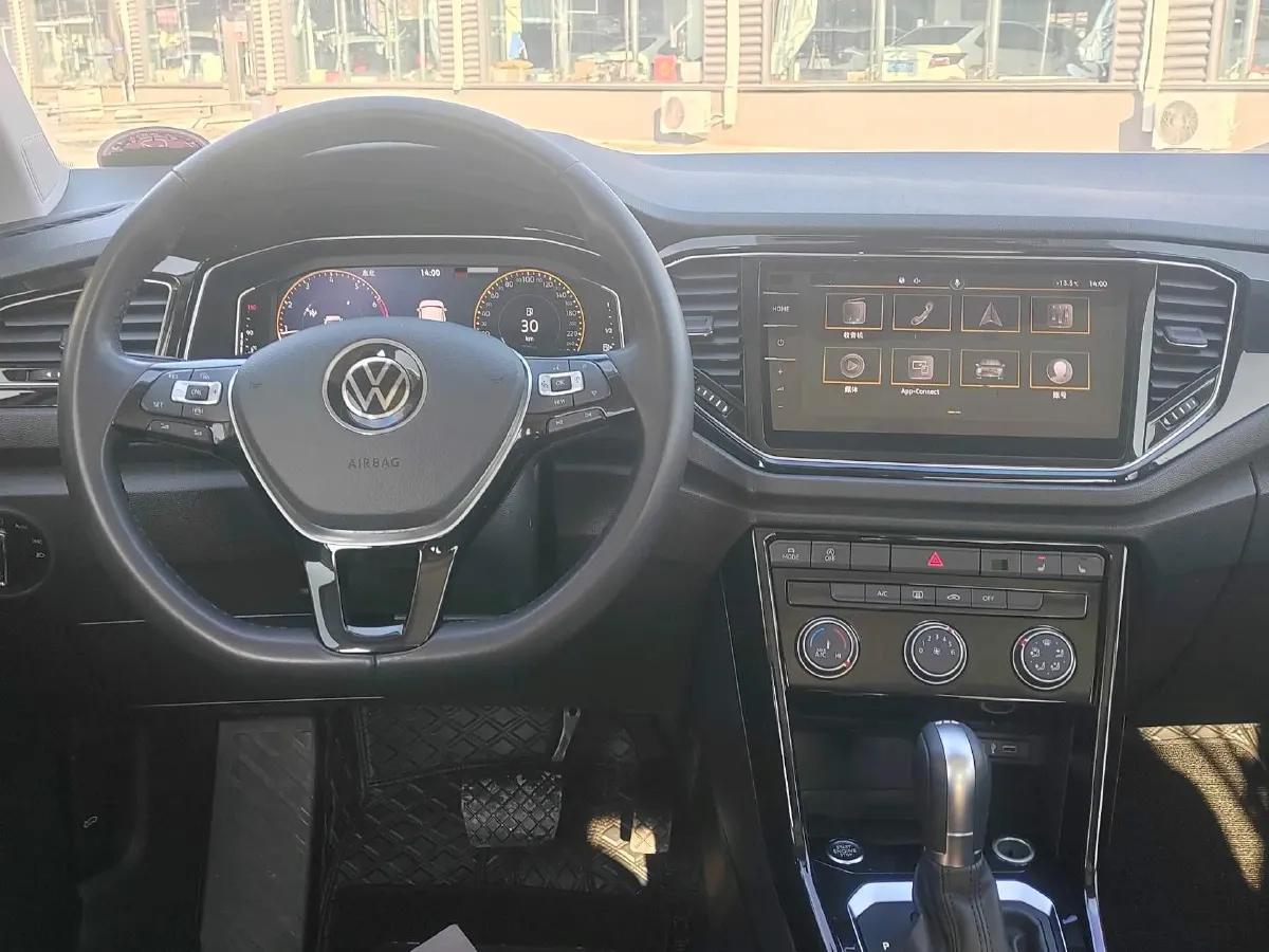 2023 Volkswagen T-Roc 1.4T 150HP L4 7DCT,autocango,china used car exporter,china ev exporter,chinese used car exporter,chinese used ev exporter