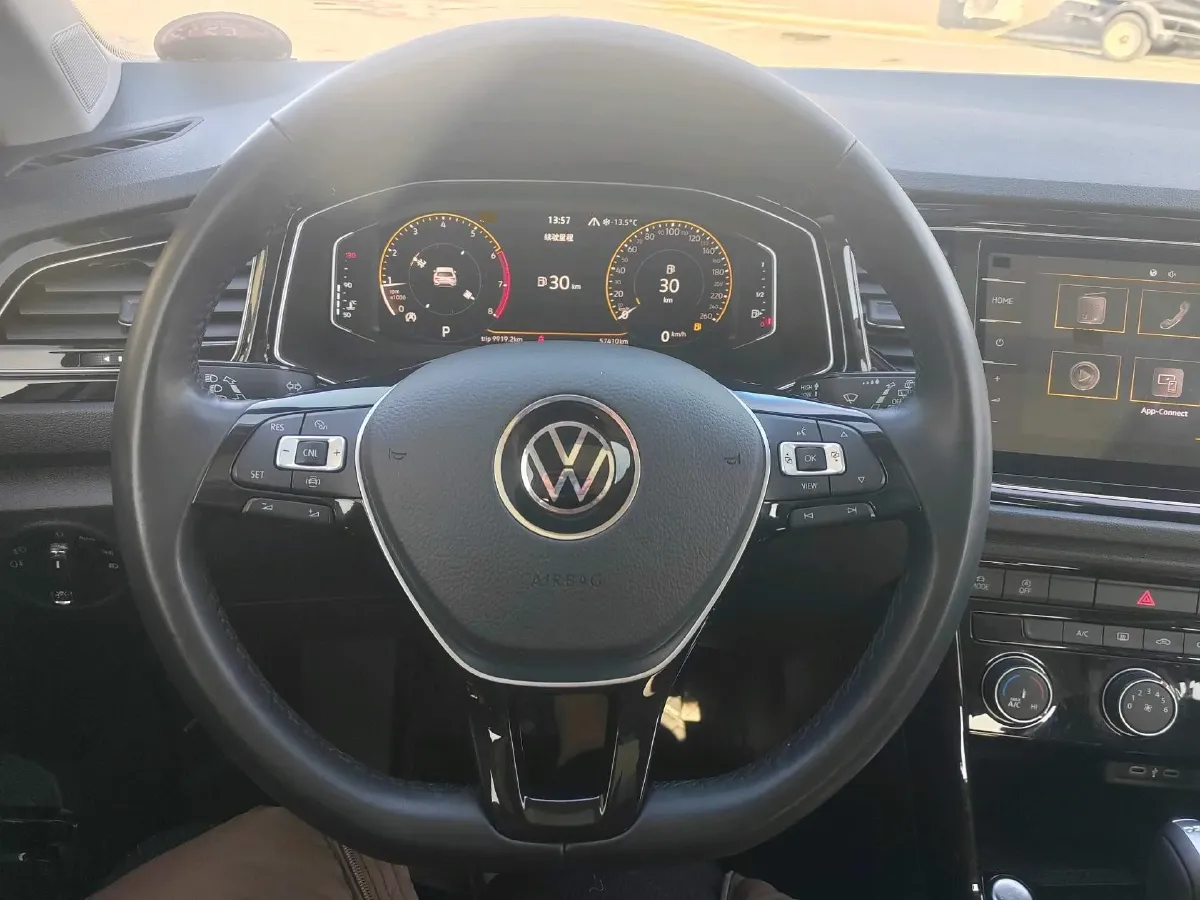 2023 Volkswagen T-Roc 1.4T 150HP L4 7DCT,autocango,china used car exporter,china ev exporter,chinese used car exporter,chinese used ev exporter