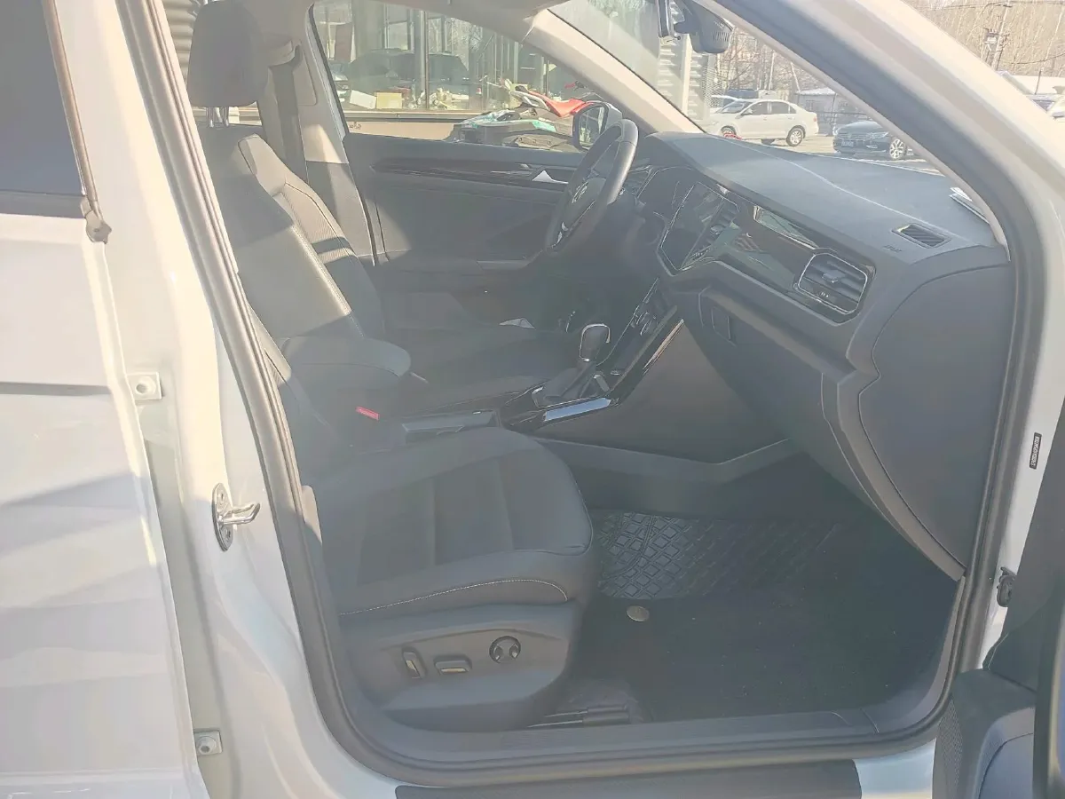 2023 Volkswagen T-Roc 1.4T 150HP L4 7DCT,autocango,china used car exporter,china ev exporter,chinese used car exporter,chinese used ev exporter