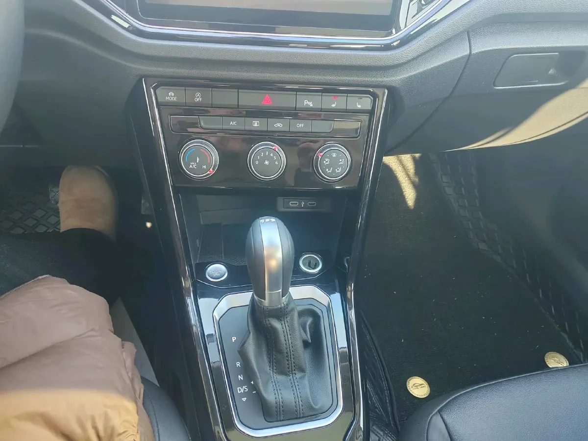 2023 Volkswagen T-Roc 1.4T 150HP L4 7DCT,autocango,china used car exporter,china ev exporter,chinese used car exporter,chinese used ev exporter