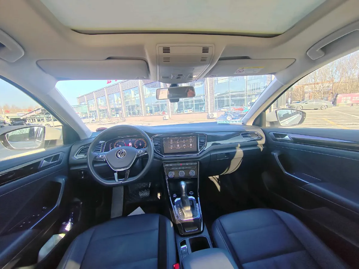 2023 Volkswagen T-Roc 1.4T 150HP L4 7DCT,autocango,china used car exporter,china ev exporter,chinese used car exporter,chinese used ev exporter