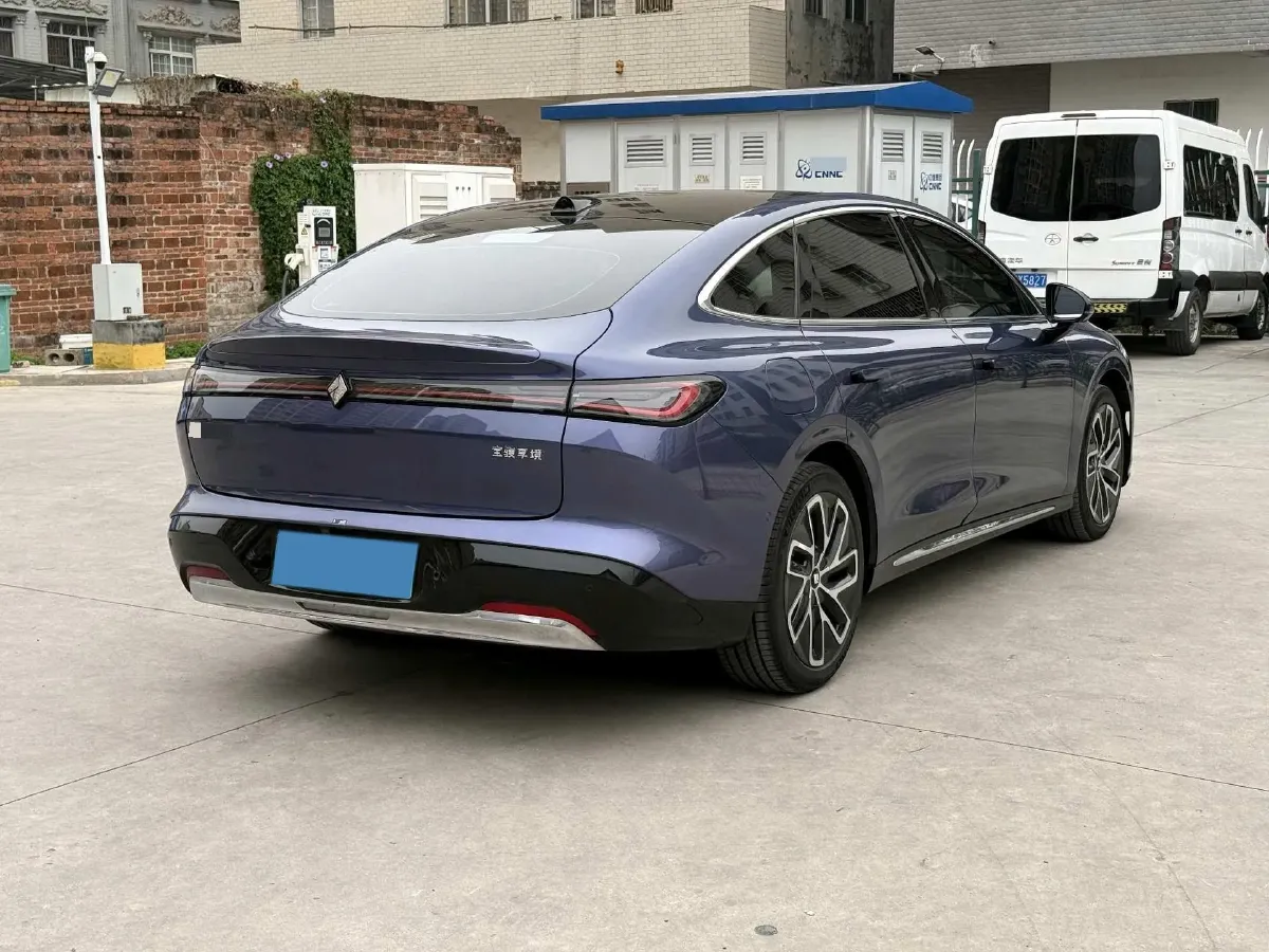 2025 BaoJun XiangJing 1.5T 143HP L4 1DHT PHEV,autocango,china used car exporter,china ev exporter,chinese used car exporter,chinese used ev exporter