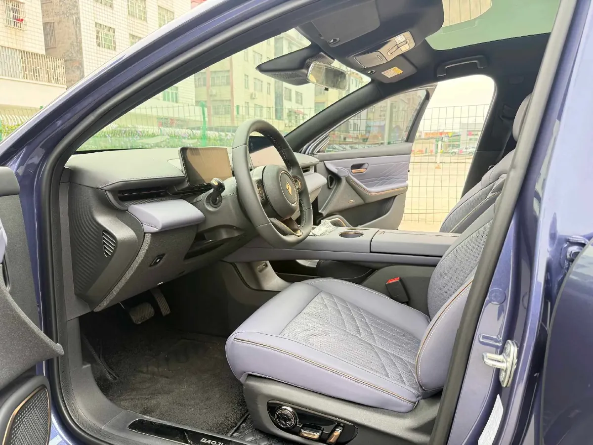 2025 BaoJun XiangJing 1.5T 143HP L4 1DHT PHEV,autocango,china used car exporter,china ev exporter,chinese used car exporter,chinese used ev exporter
