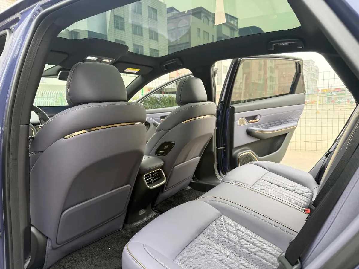 2025 BaoJun XiangJing 1.5T 143HP L4 1DHT PHEV,autocango,china used car exporter,china ev exporter,chinese used car exporter,chinese used ev exporter