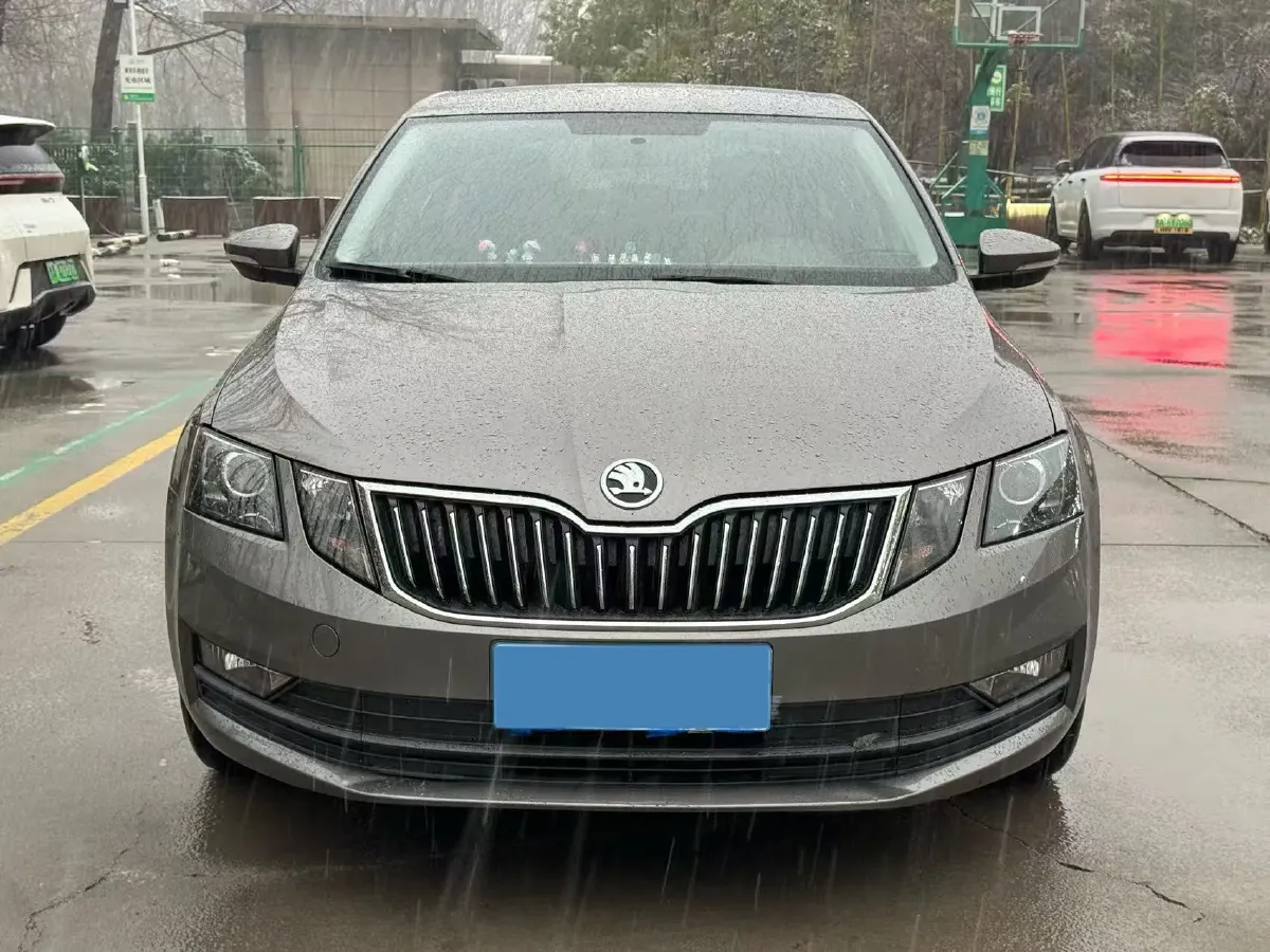 2021 Skoda Octavia 1.5L 113HP L4 6AT,autocango,china used car exporter,china ev exporter,chinese used car exporter,chinese used ev exporter