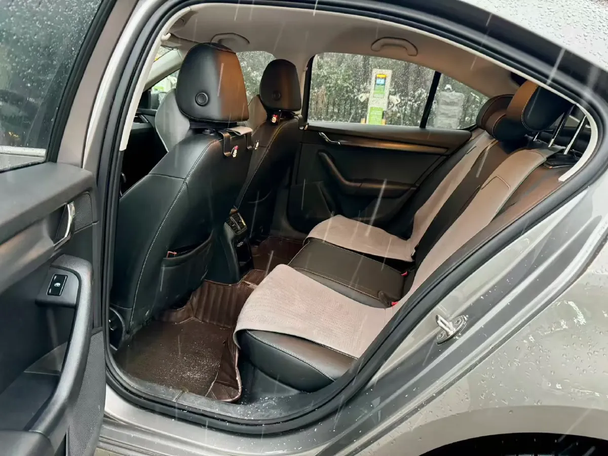 2021 Skoda Octavia 1.5L 113HP L4 6AT,autocango,china used car exporter,china ev exporter,chinese used car exporter,chinese used ev exporter