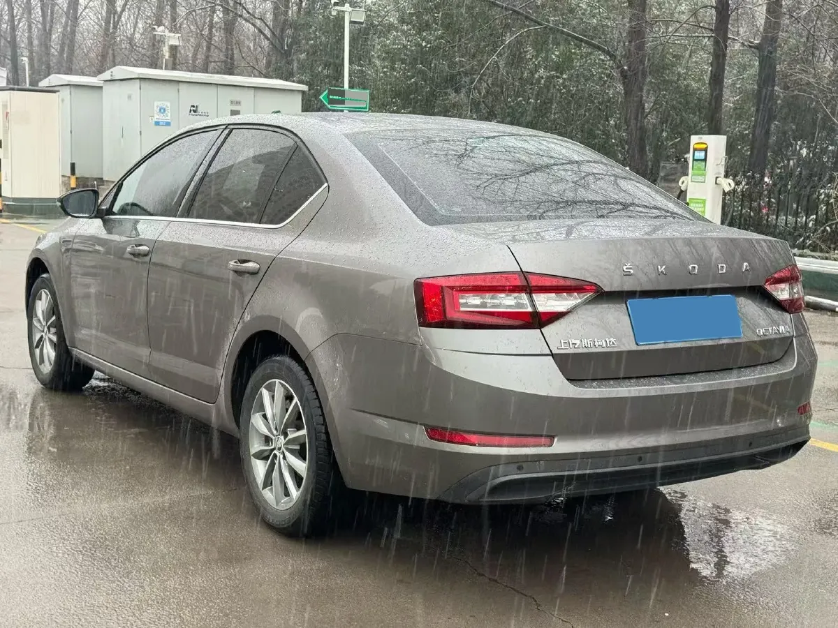2021 Skoda Octavia 1.5L 113HP L4 6AT,autocango,china used car exporter,china ev exporter,chinese used car exporter,chinese used ev exporter