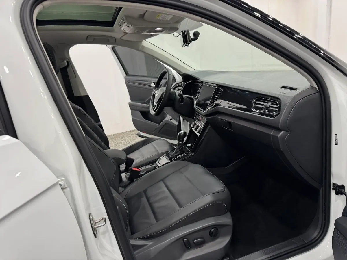 2022 Volkswagen T-Roc 1.4T 150HP L4 7DCT,autocango,china used car exporter,china ev exporter,chinese used car exporter,chinese used ev exporter