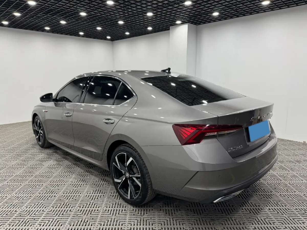 2022 Skoda Octavia 1.4T 150HP L4 7DCT,autocango,china used car exporter,china ev exporter,chinese used car exporter,chinese used ev exporter