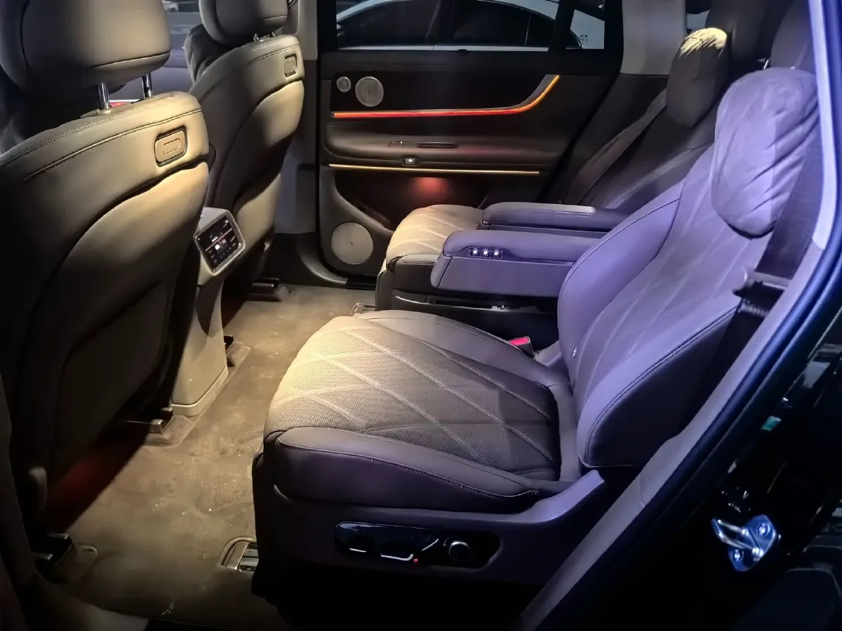 2025 AITO AITO M9 REEV 160HP REEV 52KWH,autocango,china used car exporter,china ev exporter,chinese used car exporter,chinese used ev exporter