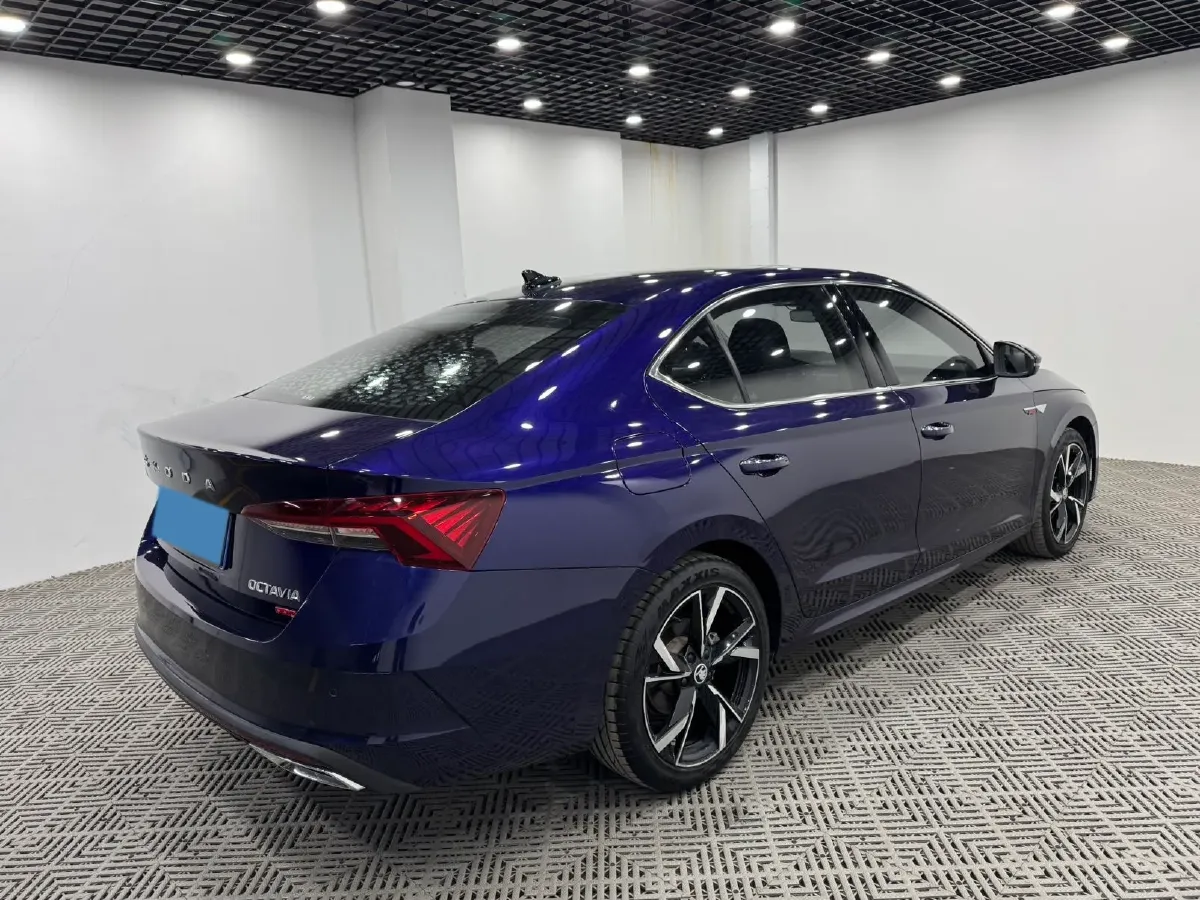 2021 Skoda Octavia 1.4T 150HP L4 7DCT,autocango,china used car exporter,china ev exporter,chinese used car exporter,chinese used ev exporter